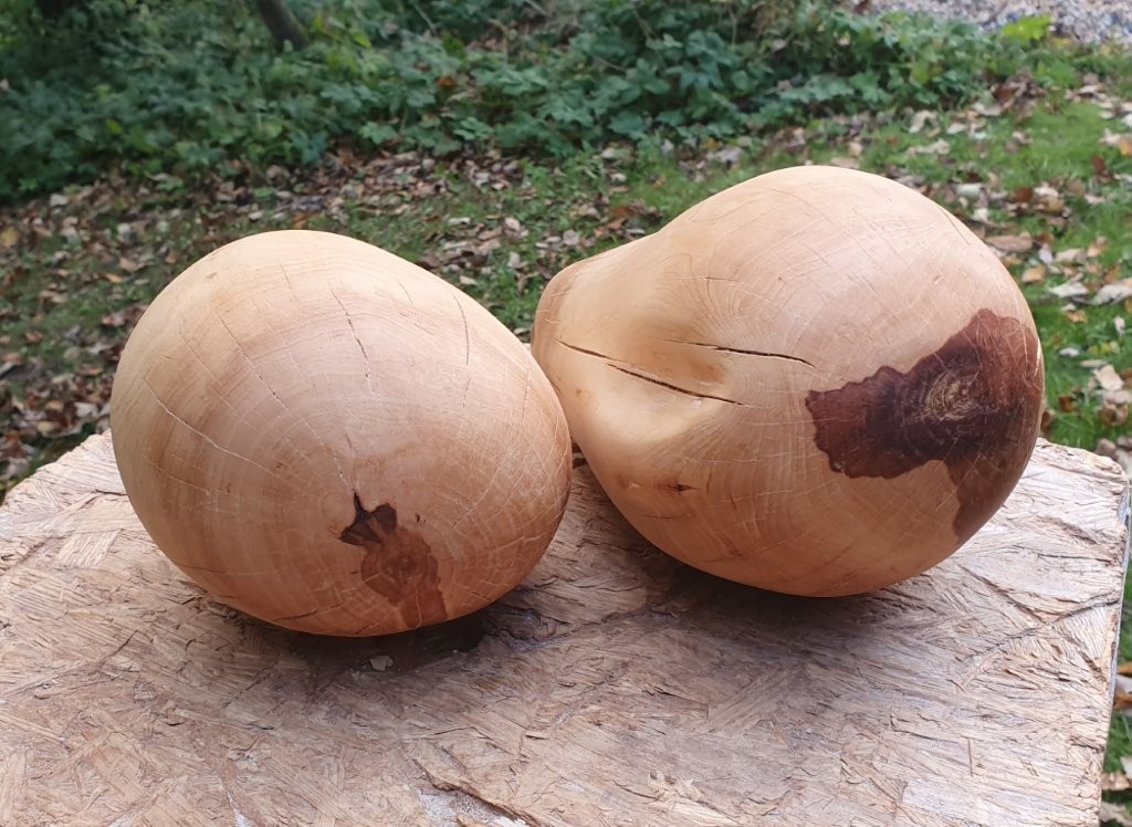 Ergebnis aus dem Holzbildhauerkurs - 2 Kugeln